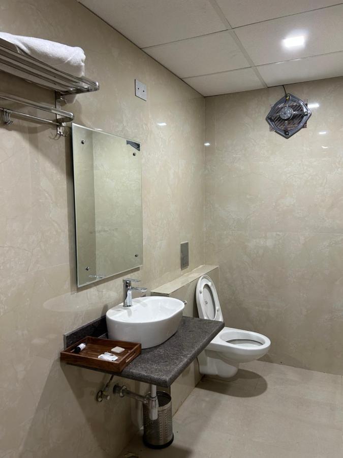 Roomquet Comfort Inn Prayagraj Exterior foto