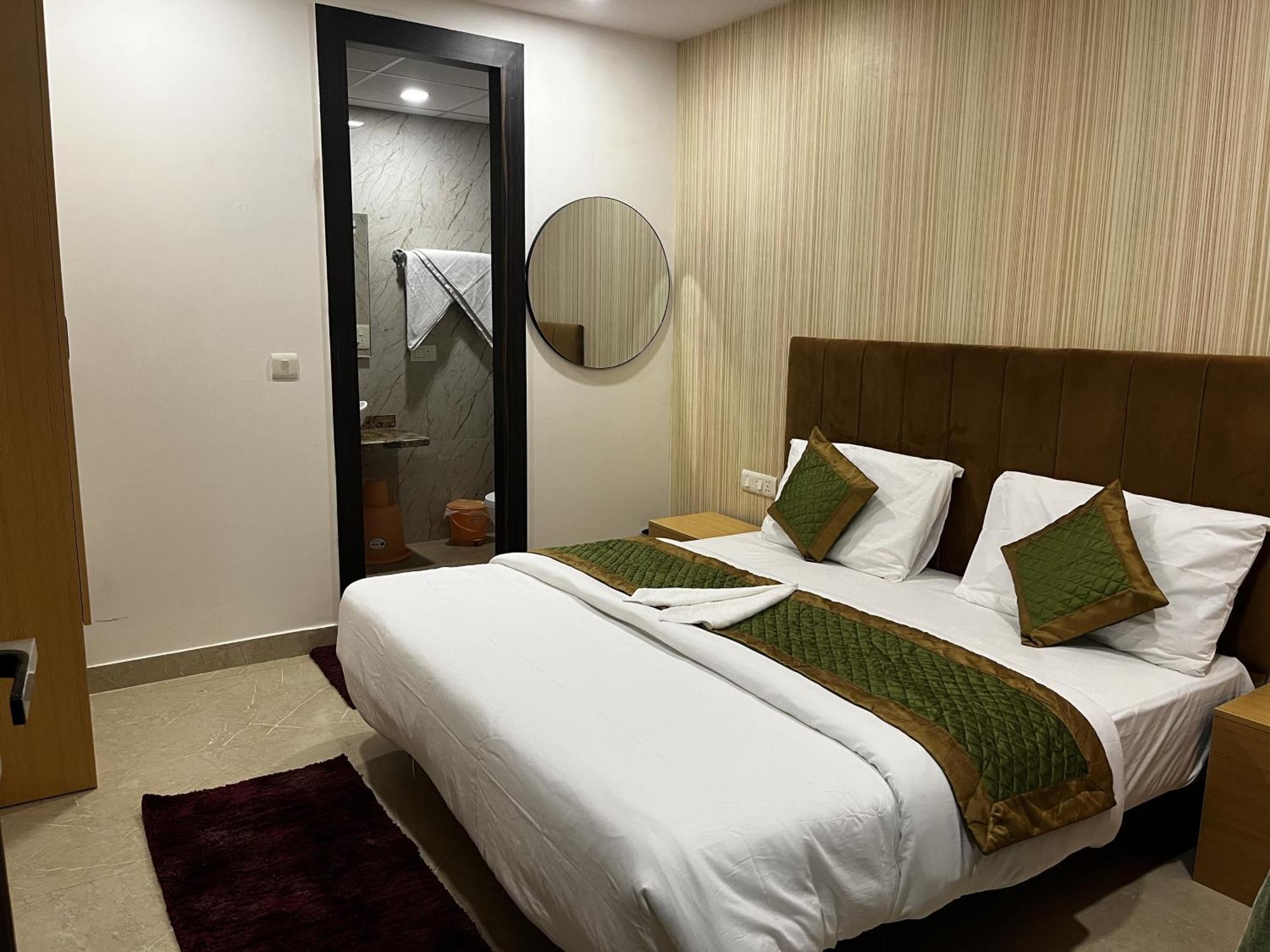 Roomquet Comfort Inn Prayagraj Exterior foto
