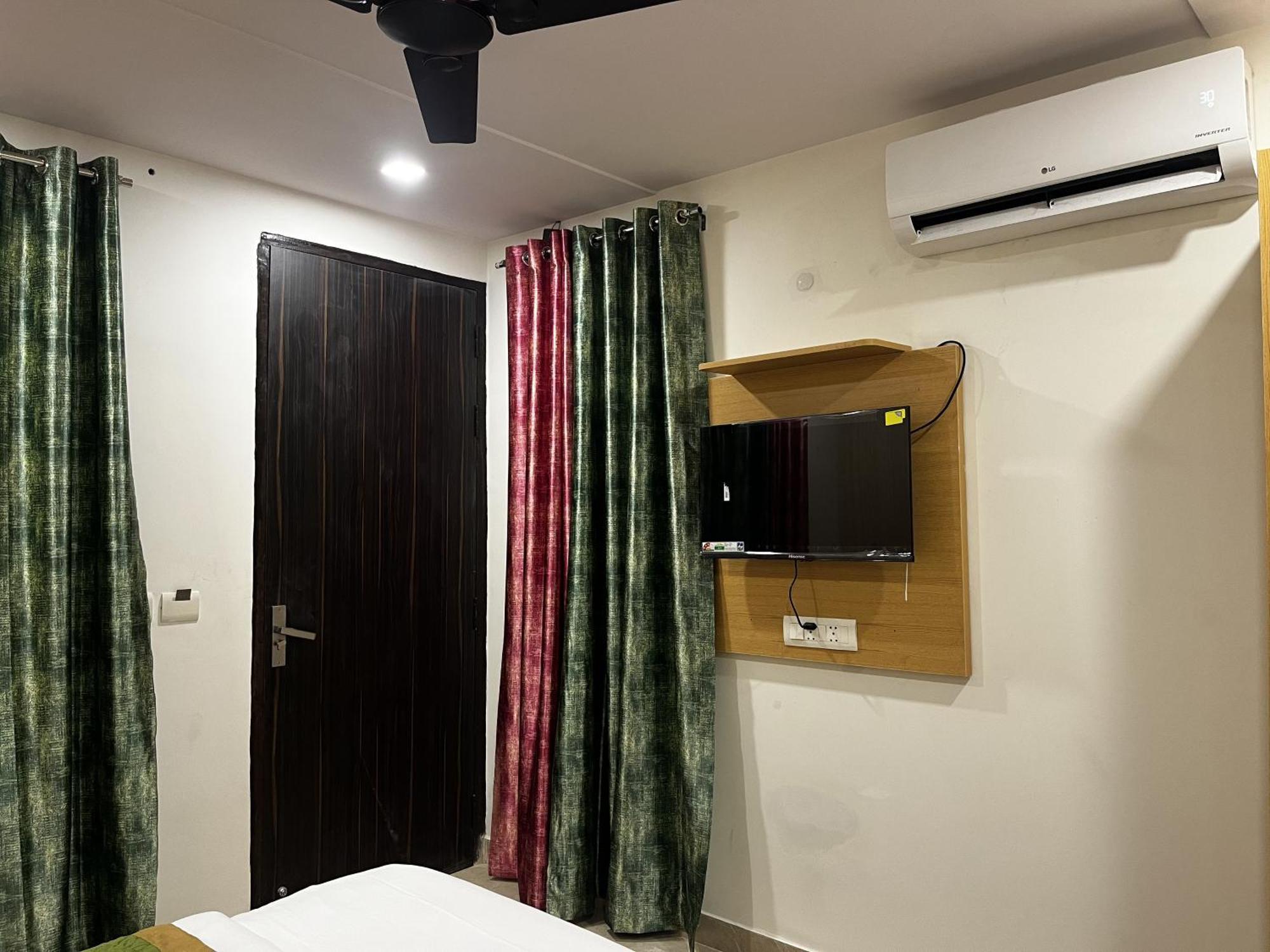 Roomquet Comfort Inn Prayagraj Exterior foto